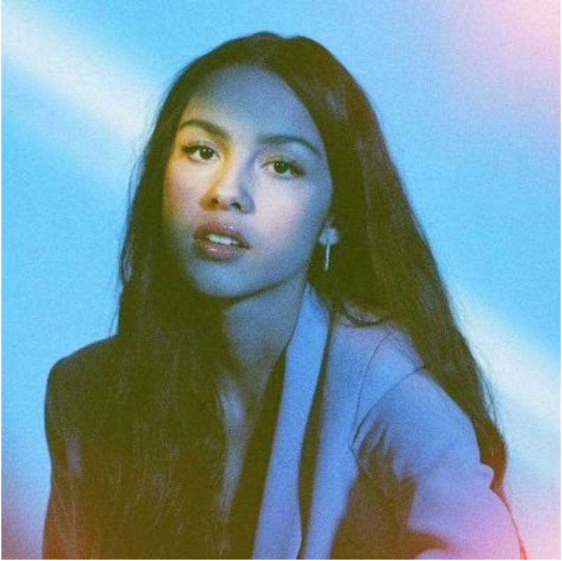 

Olivia Rodrigo’s ‘Driver’s License’ broke records on Spotify and hit No. 1 on the Billboard Hot 100 singles chart. On Wednesday, Spotify tweeted that ‘Driver’s License’, “Set the Spotify record for most streams in a day for a non-holiday song,” and then beat its own record the following day.
