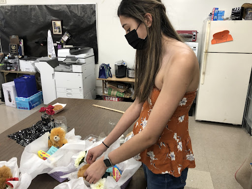 With West High Prom less than a month away, ASB members work on preparing the Top 4 baskets for the nominated King, the Queen, the Prince, and the Princess! Apart from their baskets, they also handmade the centerpieces to increase the liveliness of the venue through a glamorous ambience.