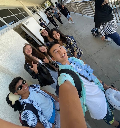 Micah Taw (11) loves to take photos with his fellow classmates during spirit week. Taw noticed that many of his friends in his second period English class were dressed up for Teen Beach Tuesday, and he decided to take a picture to remember the special occasion. From left to right: Bennett Valdez (11), Sarah Weldon (11), Karsen-Reese Takenaka (11), Madeline Heinemann (11), Gracie Ito (11), Taw. Photo courtesy of Micah Taw.
	
