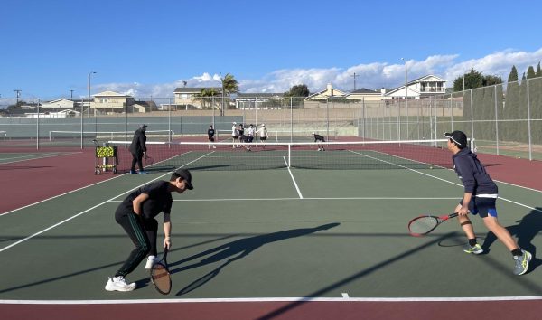Despite winter break’s optional practice schedule, Boys Tennis players brave strong winds and cold weather to play on the court. In preparation for the spring season, the team has held many practices that include fundamental drills and conditioning.