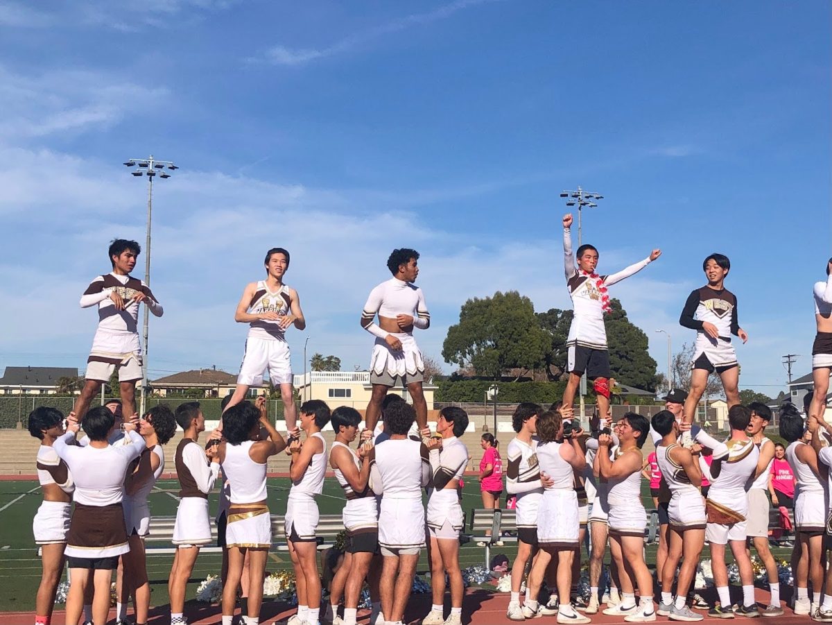 The+manleaders+work+together+to+lift+several+of+their+teammates+into+the+air+during+the+halftime+show+of+the+Powderpuff+game.+In+spite+of+their+short+training+period+of+mere+weeks%2C+the+manleaders+did+not+fail+to+deliver+on+their+promise+of+an+entertaining+and+impressive+performance+that+kept+the+crowd+invigorated.